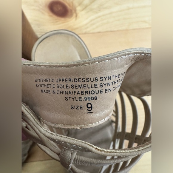 Women’s Revamped Block Heel Caged Strap Design Open Toe Fall Heels Size 9 - Picture 5 of 6